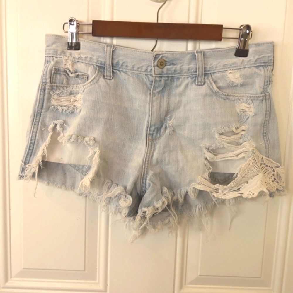 Hollister short short high-rise destroyed five pocket booty shorts